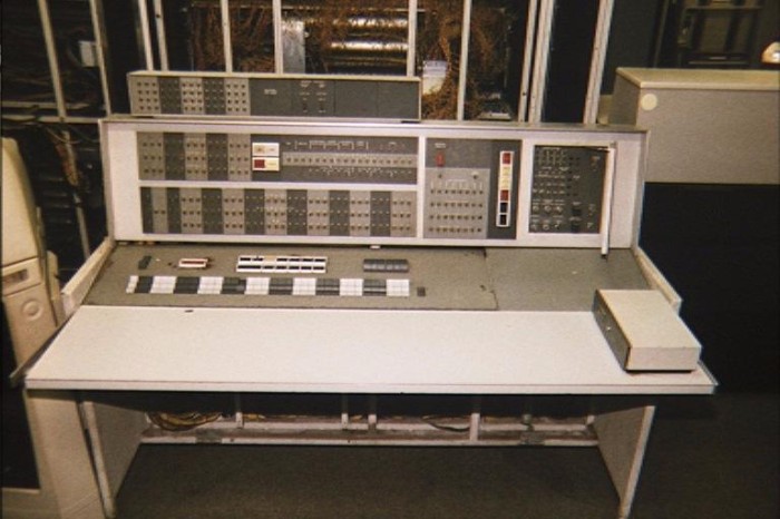 ibm7094console_30_big.jpg